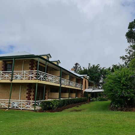 The Manor Tamborine Mountain Hotel Exterior photo