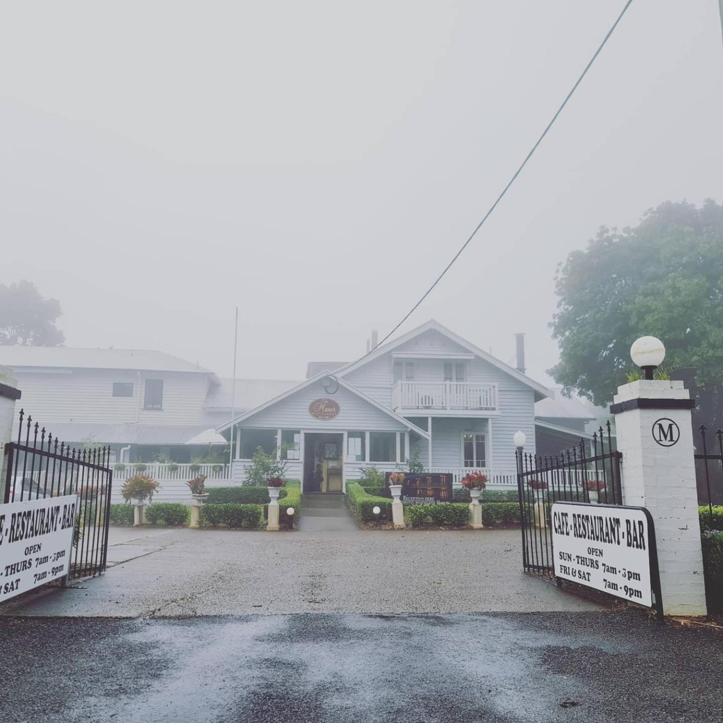The Manor Tamborine Mountain Hotel Exterior photo