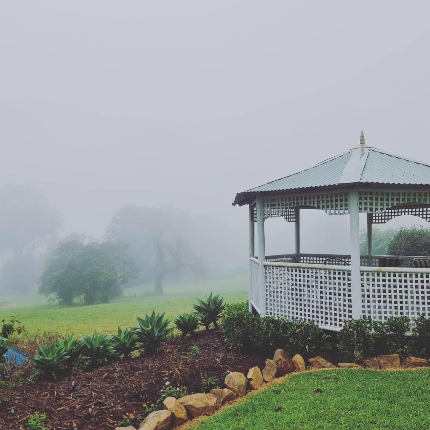 The Manor Tamborine Mountain Hotel Exterior photo