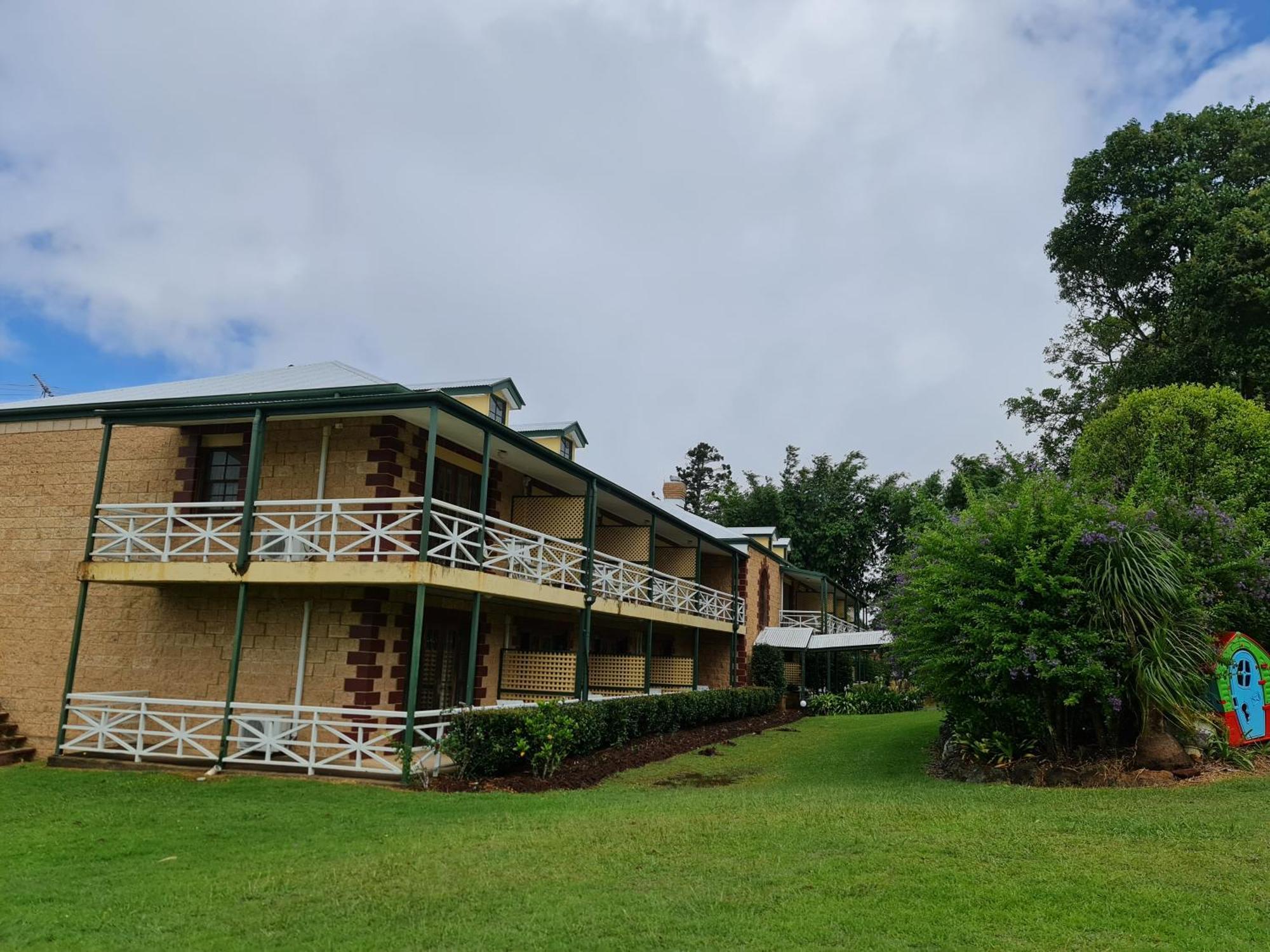 The Manor Tamborine Mountain Hotel Exterior photo